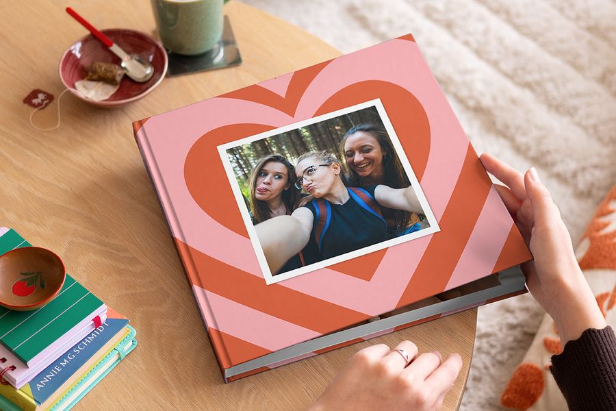 Wir feiern den Galentine's Day mit einem posterXXL Fotobuch für beste Freunde – der ultimative Valentinsgruß für Freunde, der für immer bleibt.