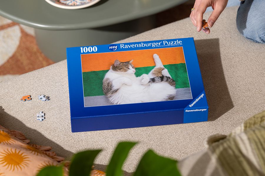 Ein personalisiertes posterXXL Puzzle mit einer Katze auf der Vorderseite – als Inspiration für Kinderparty Spiele und Kinderparty Ideen.