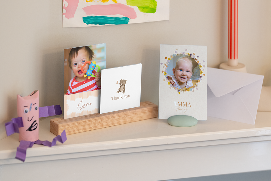 Eine Auswahl personalisierter posterXXL Dankeskarten für Erzieherinnen oder Kindergartenlehrerinnen mit Fotos von Babys und Kleinkindern.