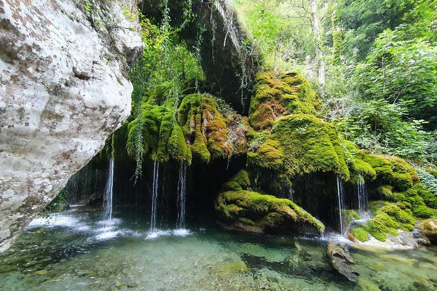Unberührte Sandstrände neben antiken griechischen Tempeln und Olivenhainen im Nationalpark Cilento, Vallo di Diano e Alburni in Italien, einer der besten Naturparks Europas in posterXXLs Ratgeber.