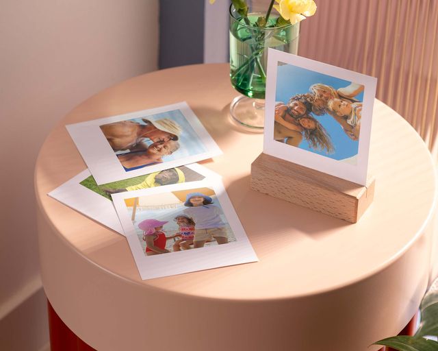 Sammlung von Fotoabzügen mit schönsten Sommer-Erinnerungen.