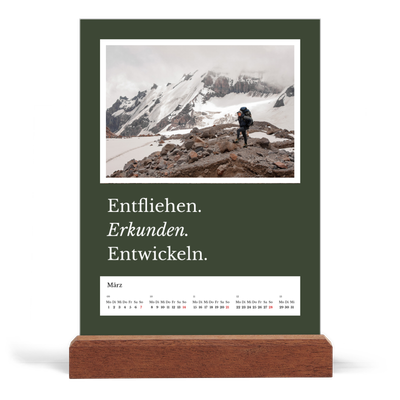 Tischkalender mit Holzfuß Hochformat  — Redaktionelle Erde [Marsch]