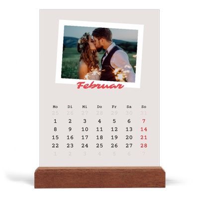 Tischkalender mit Holzfuß Hochformat  — Karminrote Signatur [Februar]