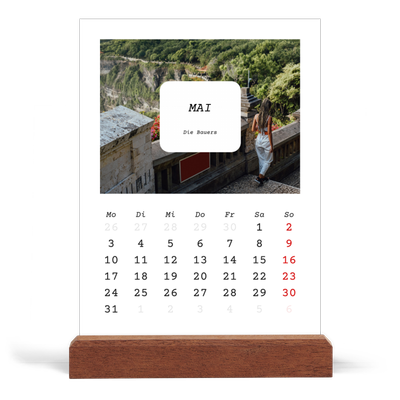 Tischkalender mit Holzfuß Hochformat  — Die ganze Geschichte [deckblatt]