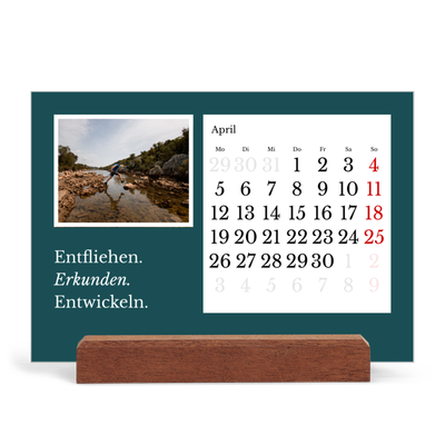 Tischkalender mit Holzfuß Querformat  — Redaktionelle Erde [April]