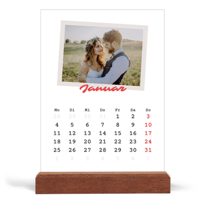 Tischkalender mit Holzfuß Hochformat  — Karminrote Signatur [Januar]