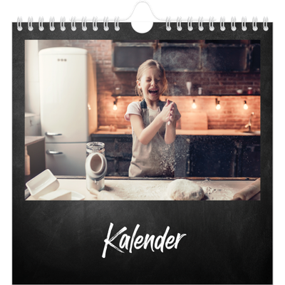 Jahreskalender Quadratisch — Kreidetafel-Stil [deckblatt]