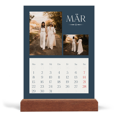 Tischkalender mit Holzfuß Hochformat  — Schiefer und Serifen [Marsch]