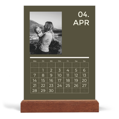 Tischkalender mit Holzfuß Hochformat  — Modern und kräftig [April]