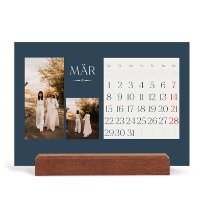 Tischkalender mit Holzfuß Querformat  — Schiefer und Serifen [Marsch]