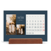 Tischkalender mit Holzfuß Querformat  — Schiefer und Serifen [Marsch]