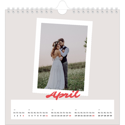 Jahreskalender Quadratisch — Karminrote Signatur [April]