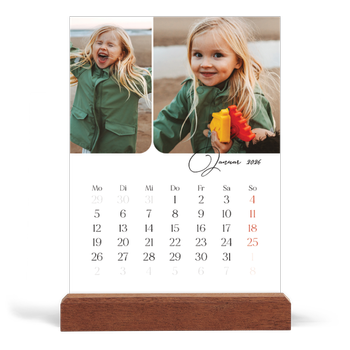 Tischkalender mit Holzfuß Hochformat — Schrift und Schnappschüsse