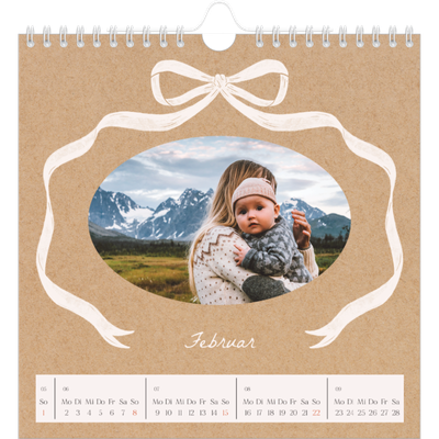 Jahreskalender Quadratisch — Kraftpapier und Schleife [Februar]