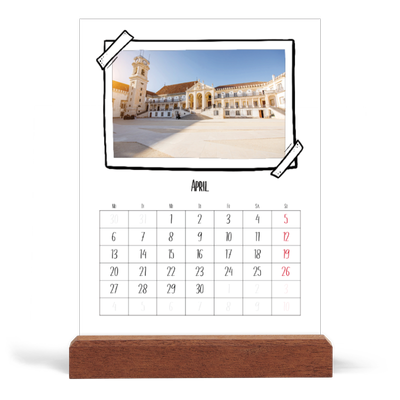 Tischkalender mit Holzfuß Hochformat  — Scrapbook-Schnappschüsse [April]