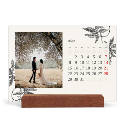 Tischkalender mit Holzfuß Querformat  — Tinte und Efeu [Marsch]