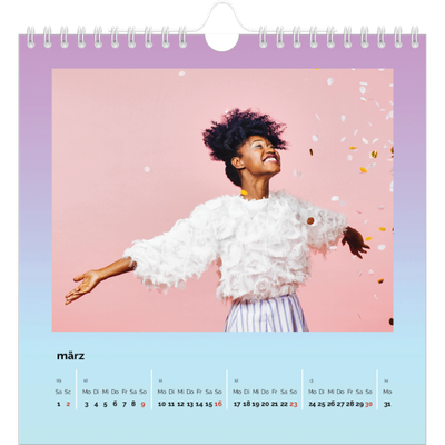 Jahreskalender Quadratisch — Pastelltöne [Marsch]
