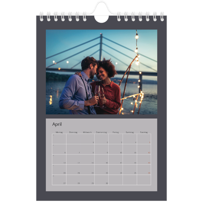 Fotokalender A5 — Farbenfroher Hintergrund [April]